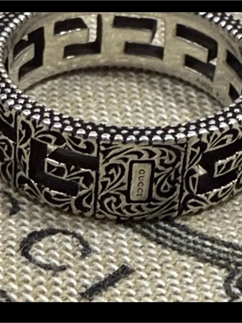 Gucci Silver & Black Engraved GG Cutout Unisex Band - Picture 4 of 4